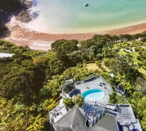 Pomare Beach Chalet